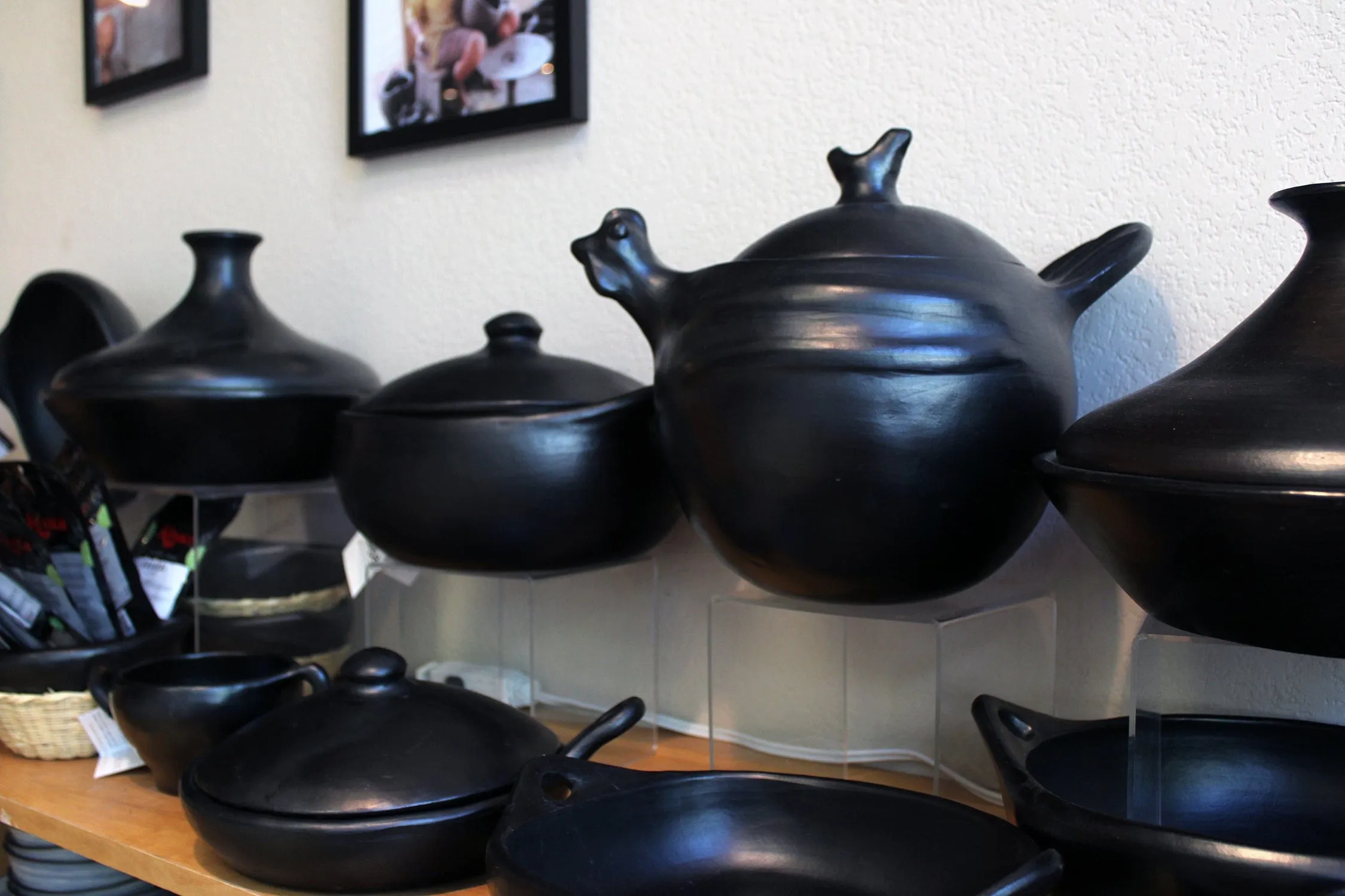 Authentic Chamba Hen Pot - Unique. All-Natural Black Clay Casserole for Slow. Even Cooking Chicken Soups.  Stews. Stocks and More - Stovetop & Oven Safe - Handmade in Colombia