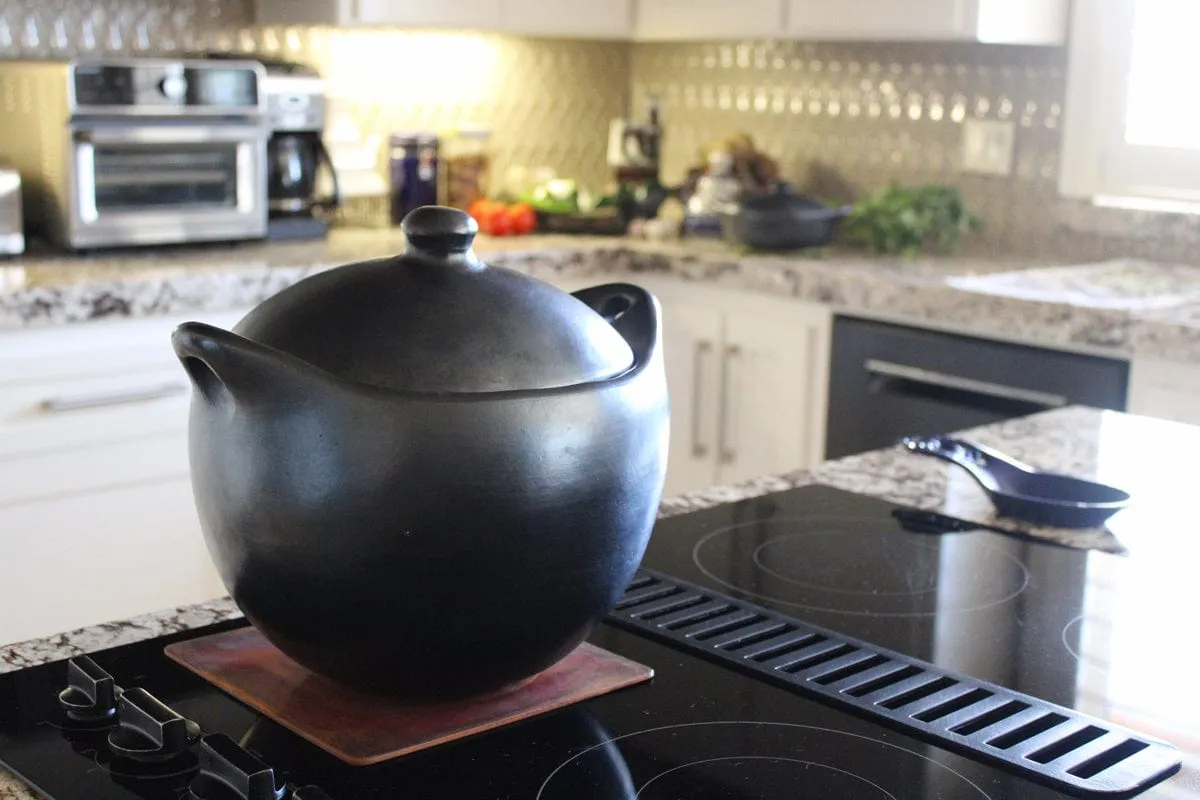 Authentic Chamba Soup & Bean Pot - Elegant. All-Natural Black Clay Pot with Cover for Slow. Even Cooking - Stovetop & Oven Safe - Handmade in Colombia