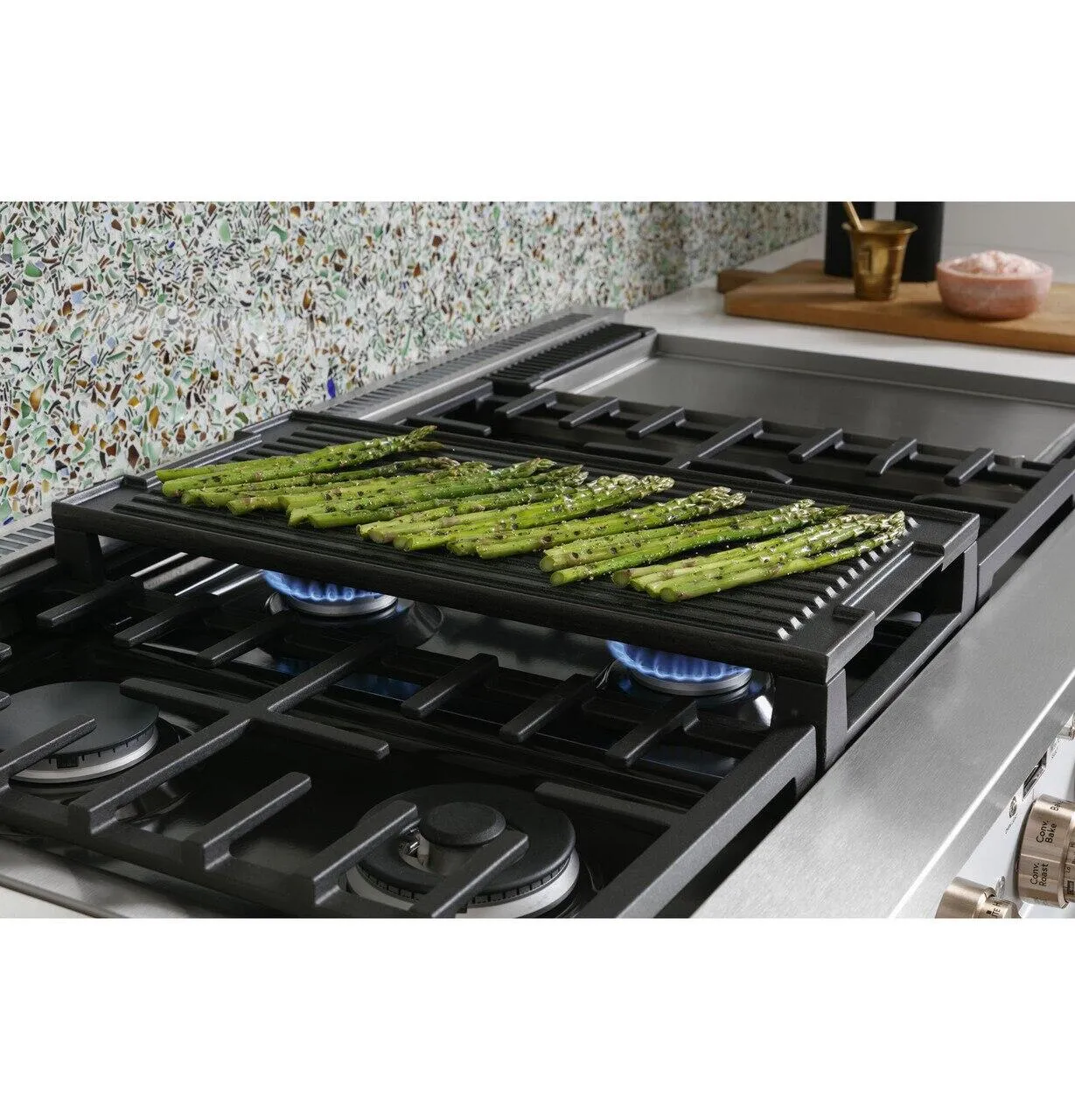 Cafe C2Y486P3TD1 Caf&#8482; 48 Smart Dual-Fuel Commercial-Style Range With 6 Burners And Griddle (Natural Gas)