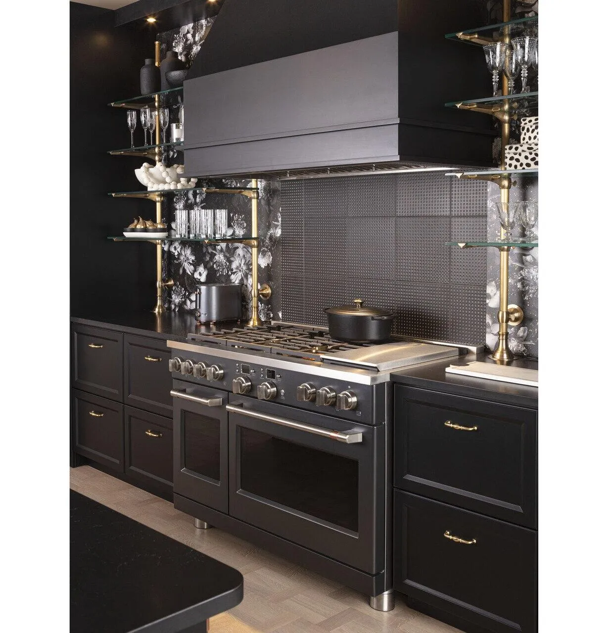 Cafe C2Y486P3TD1 Caf&#8482; 48 Smart Dual-Fuel Commercial-Style Range With 6 Burners And Griddle (Natural Gas)