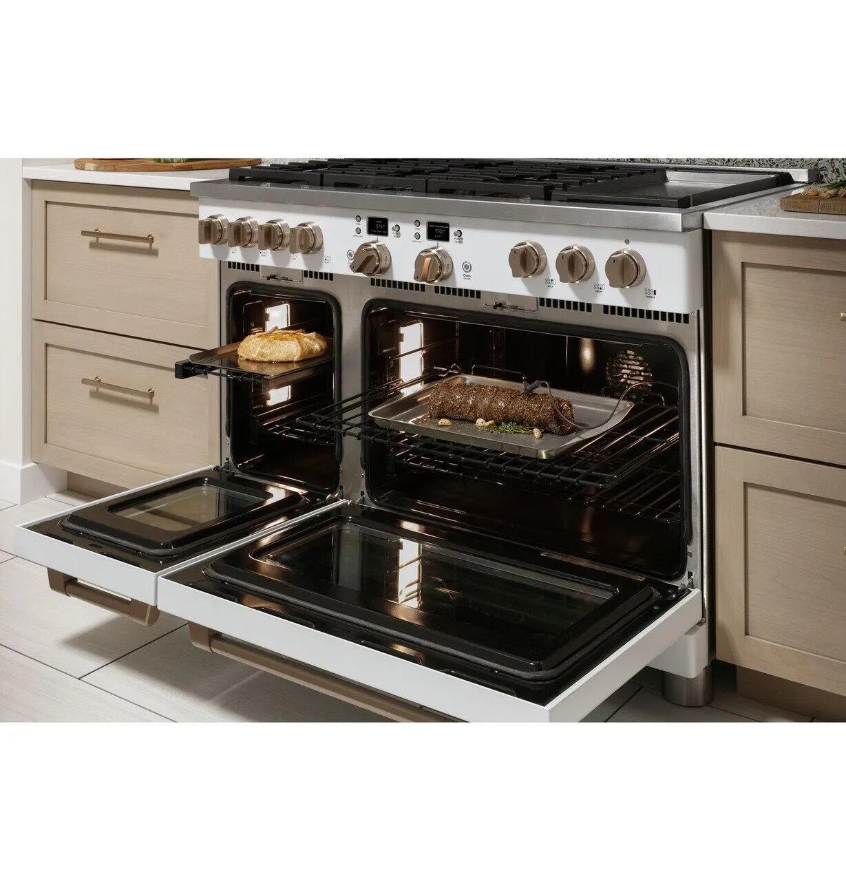 Cafe C2Y486P3TD1 Caf&#8482; 48 Smart Dual-Fuel Commercial-Style Range With 6 Burners And Griddle (Natural Gas)