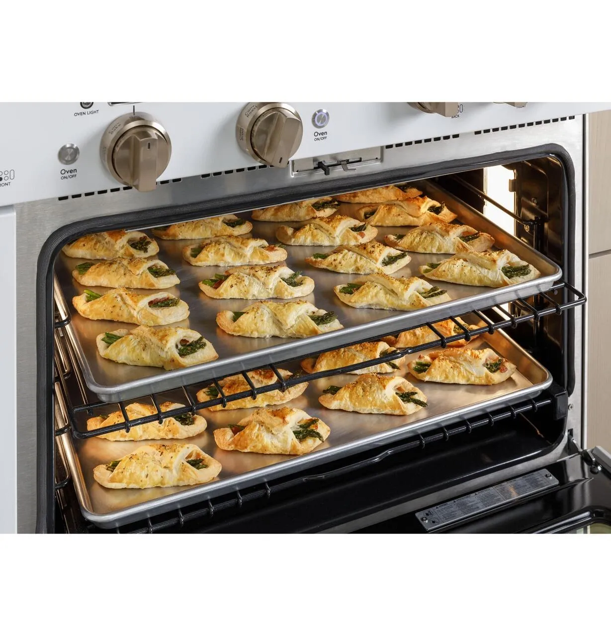 Cafe C2Y486P4TW2 Caf&#8482; 48 Smart Dual-Fuel Commercial-Style Range With 6 Burners And Griddle (Natural Gas)