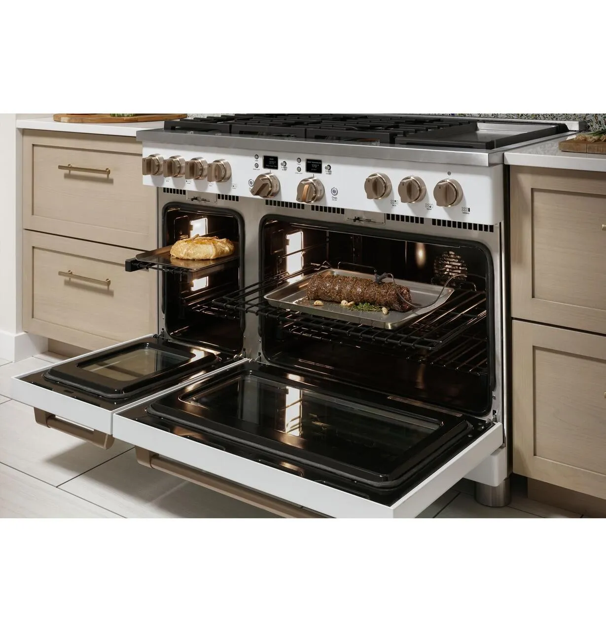 Cafe C2Y486P4TW2 Caf&#8482; 48 Smart Dual-Fuel Commercial-Style Range With 6 Burners And Griddle (Natural Gas)