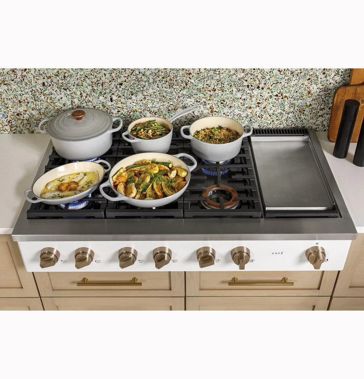 Cafe CGU486P2TS1 Caf&#8482; 48 Commercial-Style Gas Rangetop With 6 Burners And Integrated Griddle (Natural Gas)
