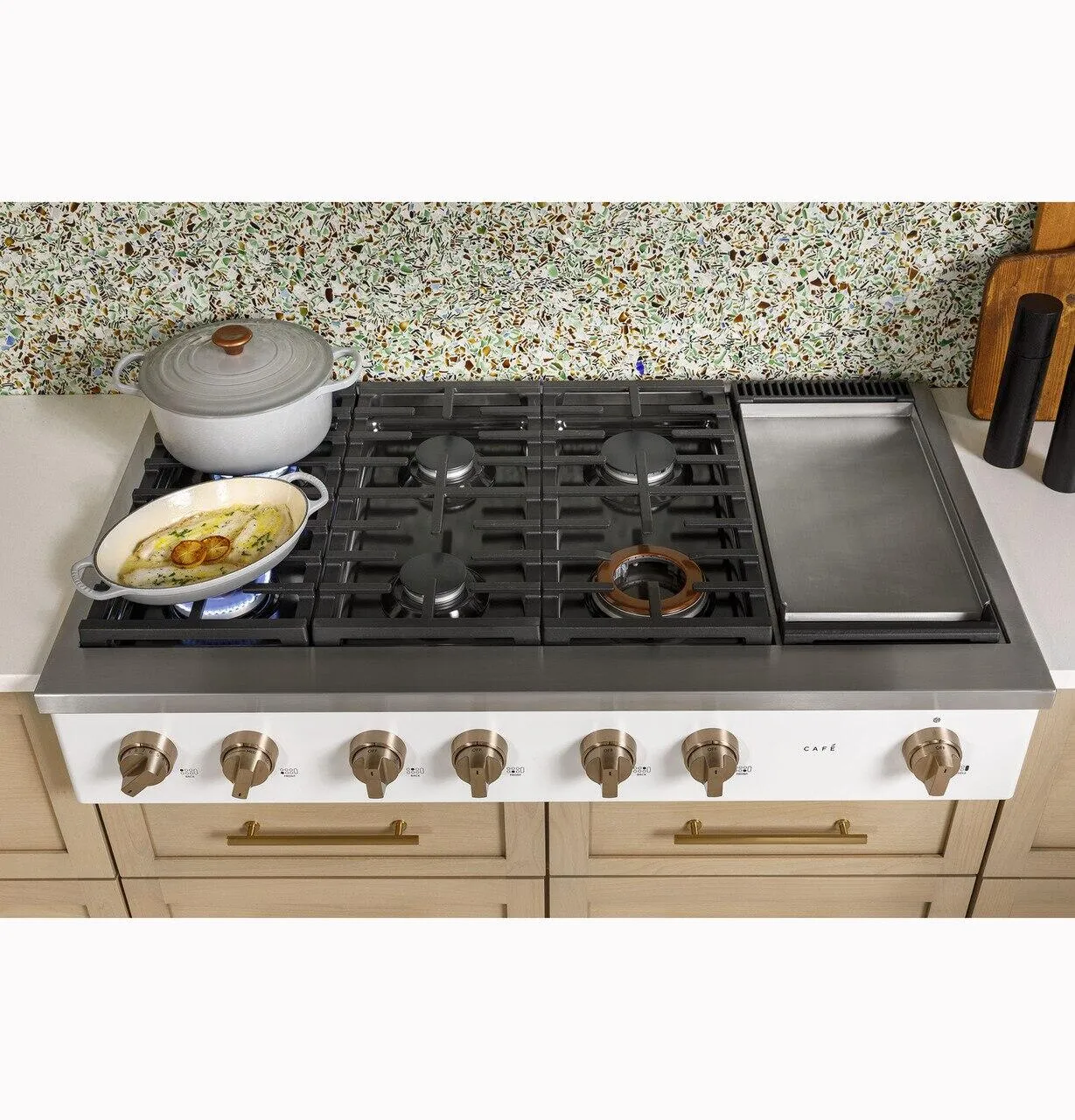 Cafe CGU486P2TS1 Caf&#8482; 48 Commercial-Style Gas Rangetop With 6 Burners And Integrated Griddle (Natural Gas)
