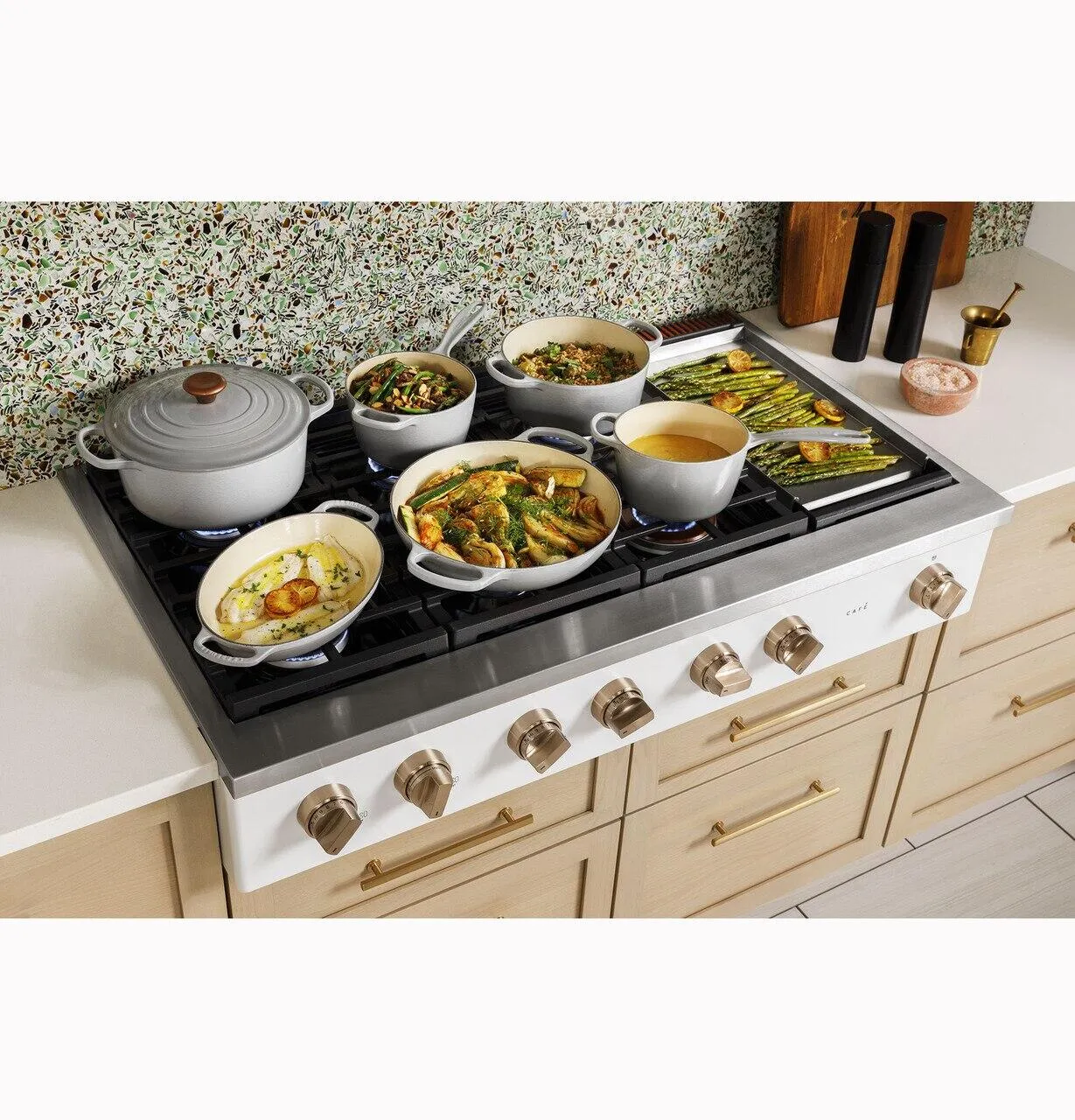 Cafe CGU486P2TS1 Caf&#8482; 48 Commercial-Style Gas Rangetop With 6 Burners And Integrated Griddle (Natural Gas)