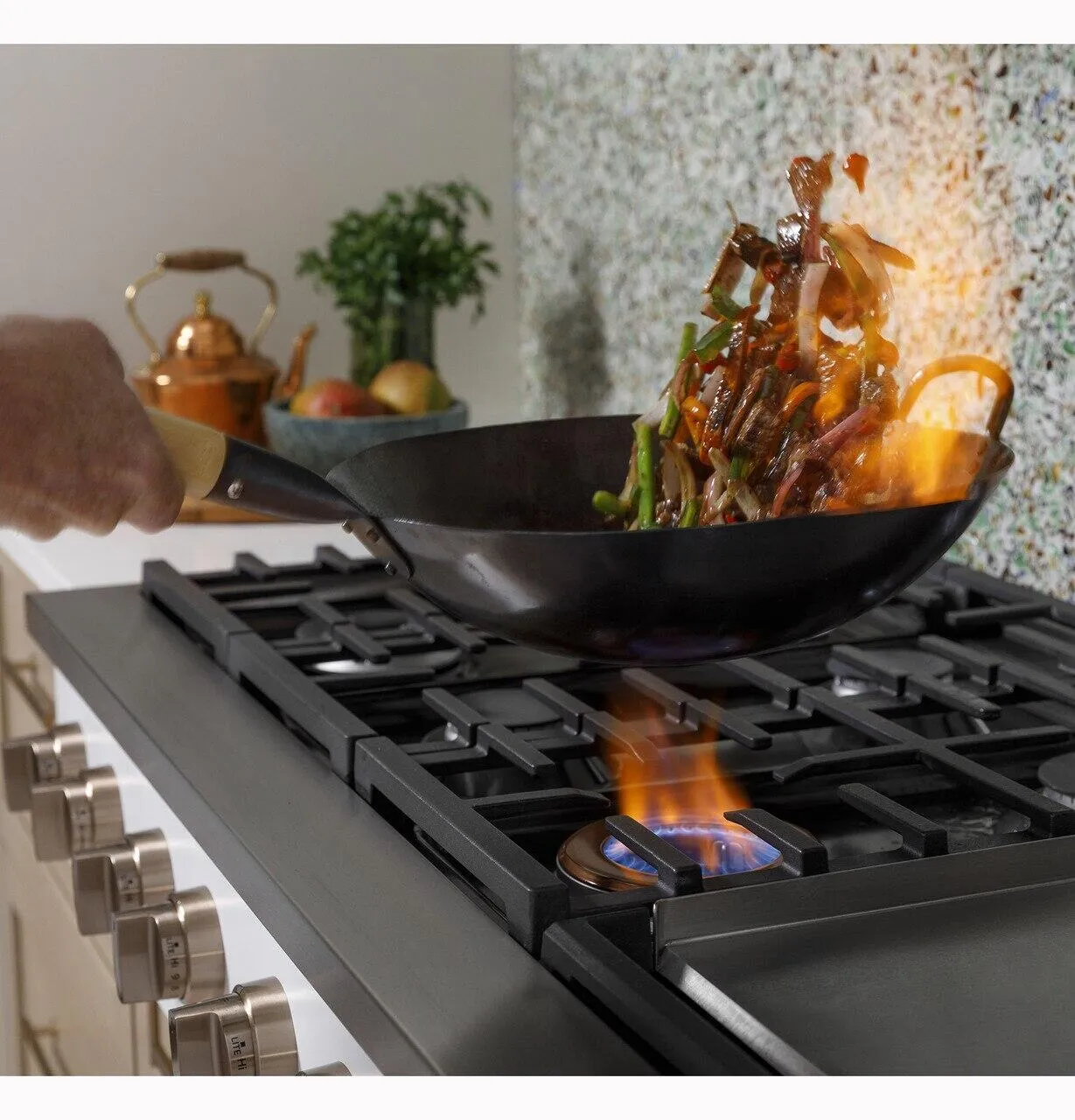 Cafe CGU486P2TS1 Caf&#8482; 48 Commercial-Style Gas Rangetop With 6 Burners And Integrated Griddle (Natural Gas)