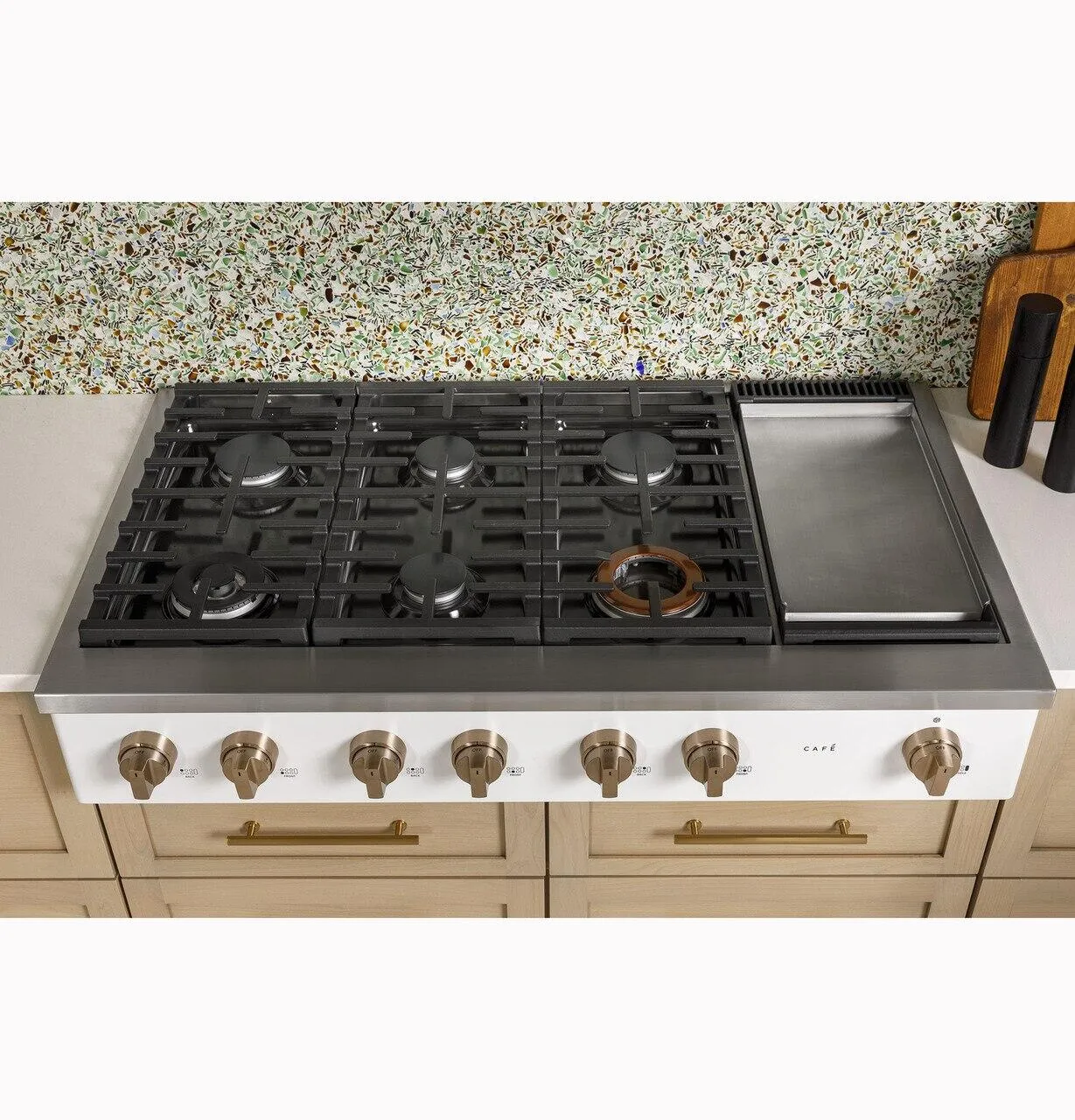 Cafe CGU486P3TD1 Caf&#8482; 48 Commercial-Style Gas Rangetop With 6 Burners And Integrated Griddle (Natural Gas)