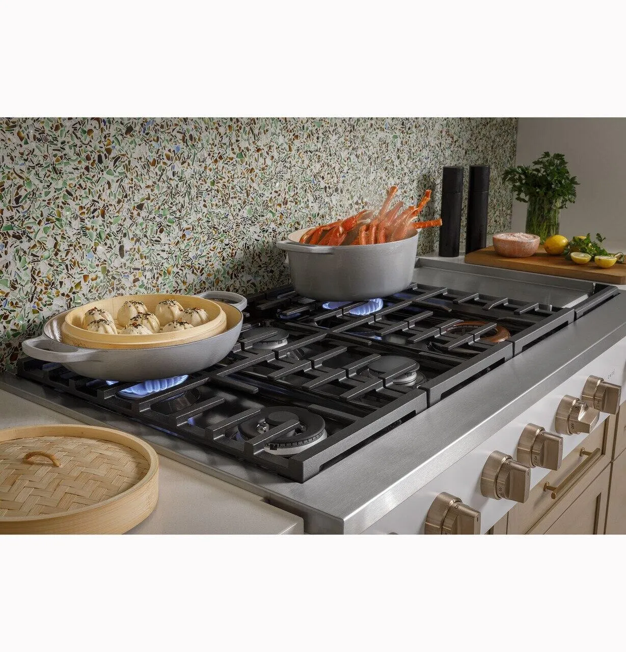Cafe CGU486P3TD1 Caf&#8482; 48 Commercial-Style Gas Rangetop With 6 Burners And Integrated Griddle (Natural Gas)