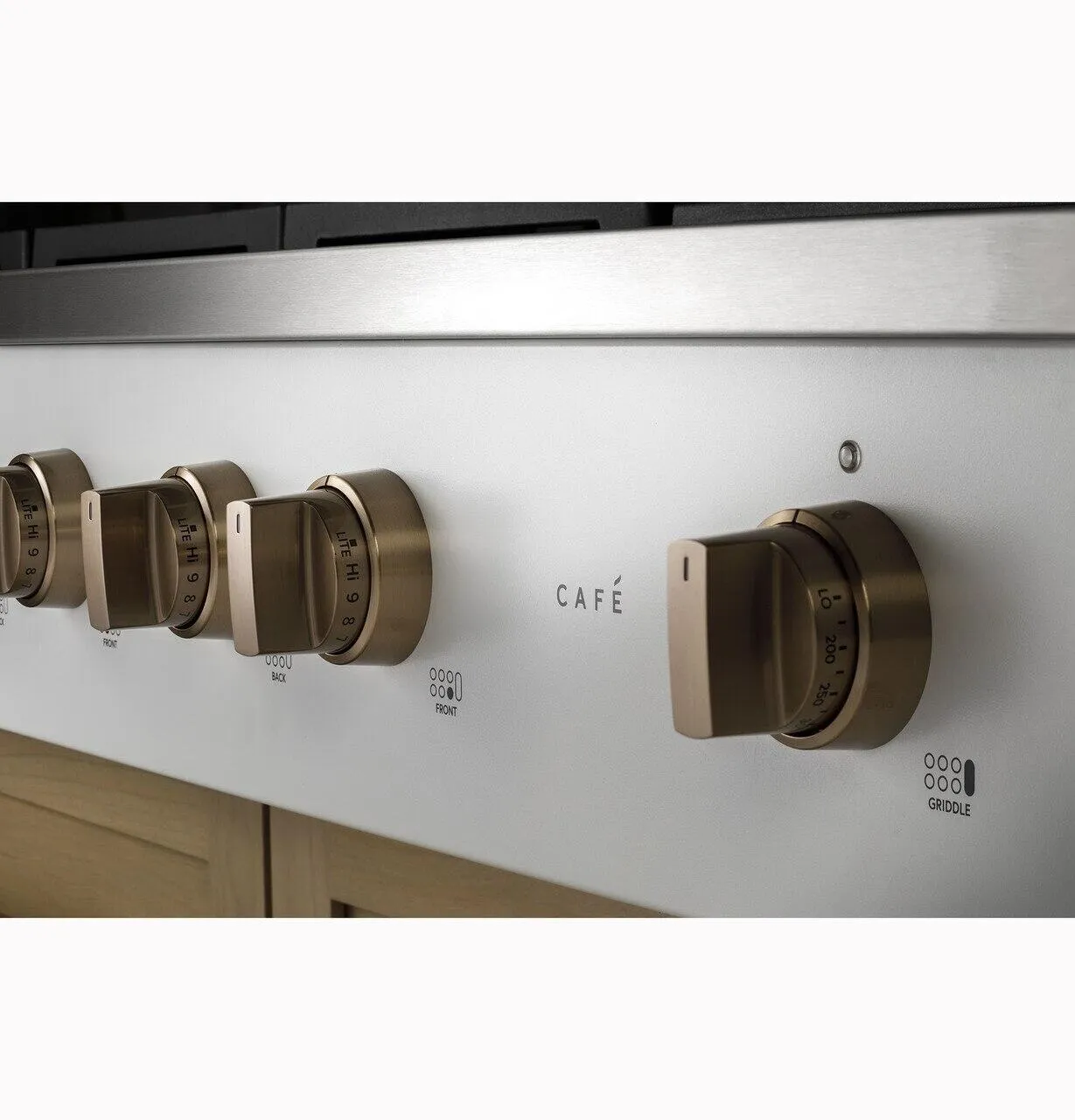 Cafe CGU486P3TD1 Caf&#8482; 48 Commercial-Style Gas Rangetop With 6 Burners And Integrated Griddle (Natural Gas)