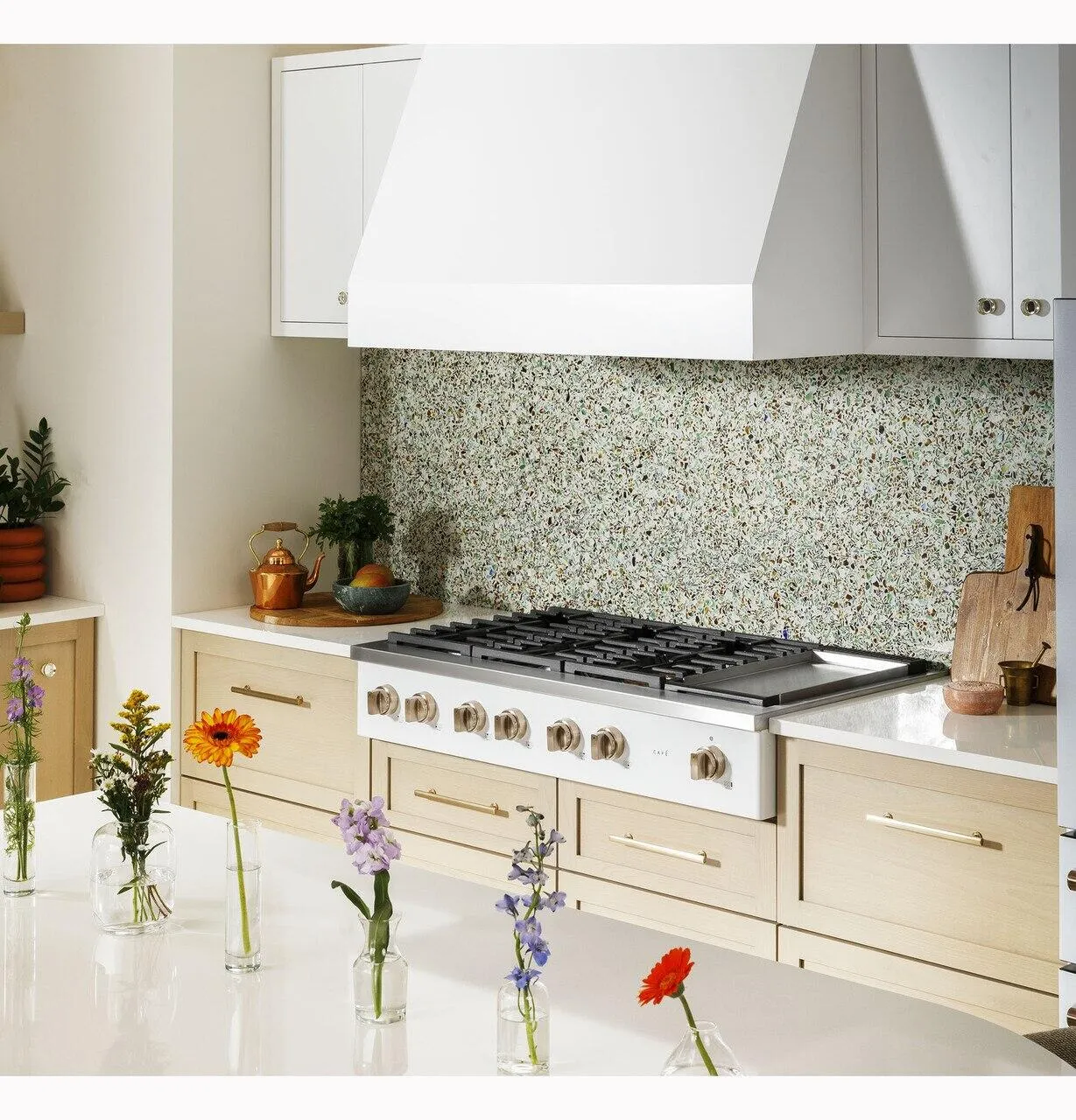 Cafe CGU486P4TW2 Caf&#8482; 48 Commercial-Style Gas Rangetop With 6 Burners And Integrated Griddle (Natural Gas)