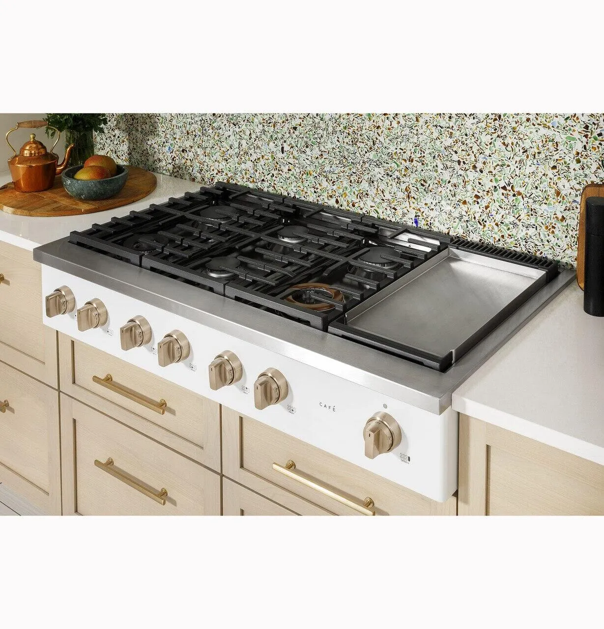 Cafe CGU486P4TW2 Caf&#8482; 48 Commercial-Style Gas Rangetop With 6 Burners And Integrated Griddle (Natural Gas)