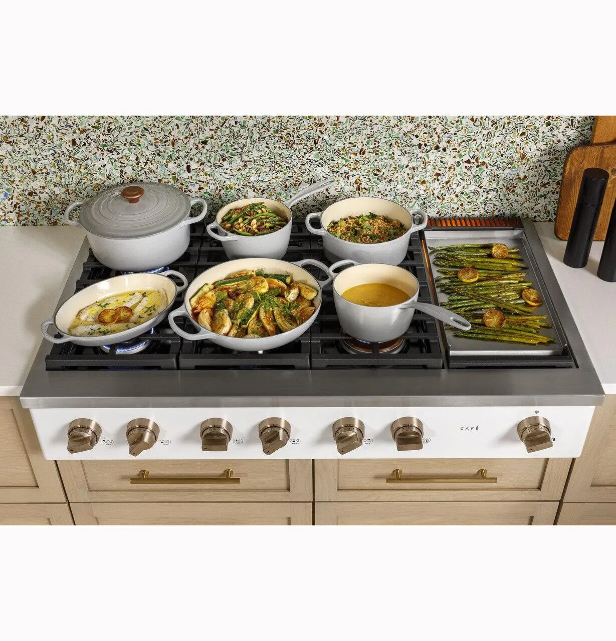 Cafe CGU486P4TW2 Caf&#8482; 48 Commercial-Style Gas Rangetop With 6 Burners And Integrated Griddle (Natural Gas)