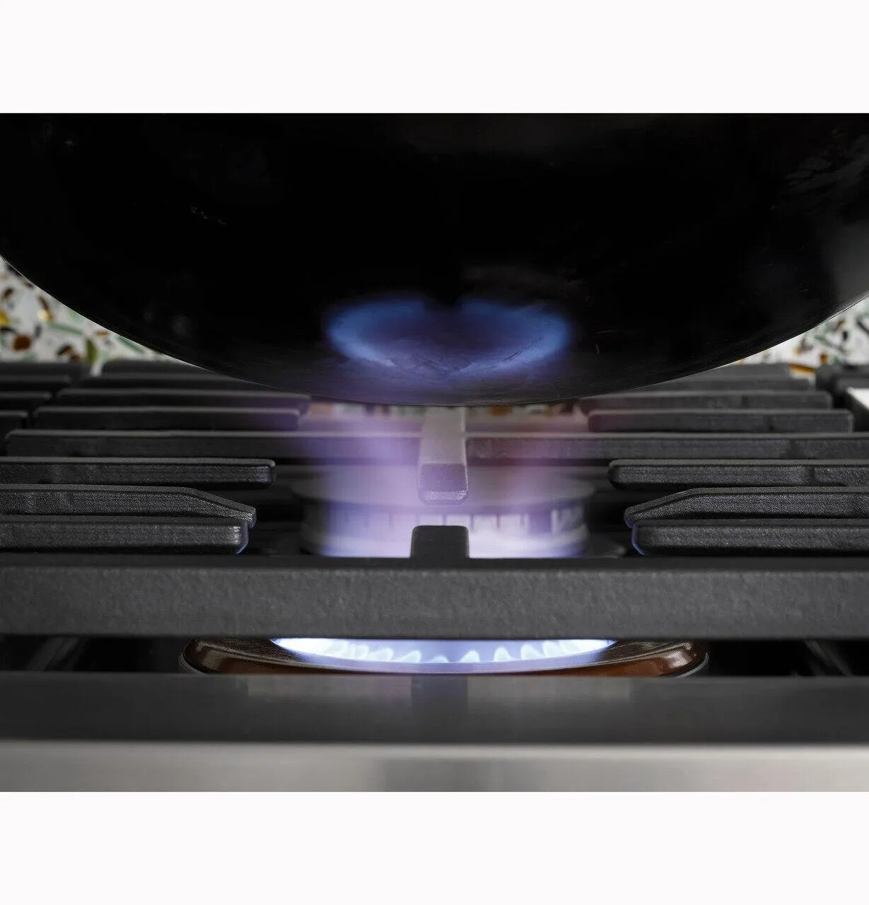 Cafe CGU486P4TW2 Caf&#8482; 48 Commercial-Style Gas Rangetop With 6 Burners And Integrated Griddle (Natural Gas)