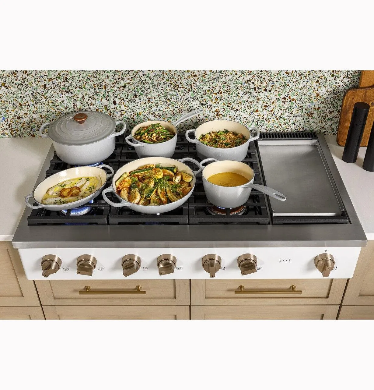 Cafe CGU486P4TW2 Caf&#8482; 48 Commercial-Style Gas Rangetop With 6 Burners And Integrated Griddle (Natural Gas)