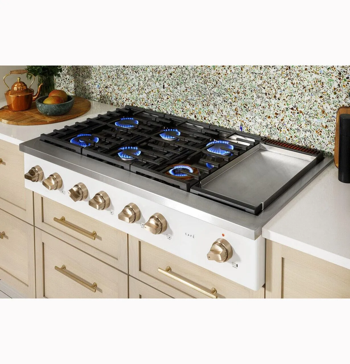 Cafe CGU486P4TW2 Caf&#8482; 48 Commercial-Style Gas Rangetop With 6 Burners And Integrated Griddle (Natural Gas)