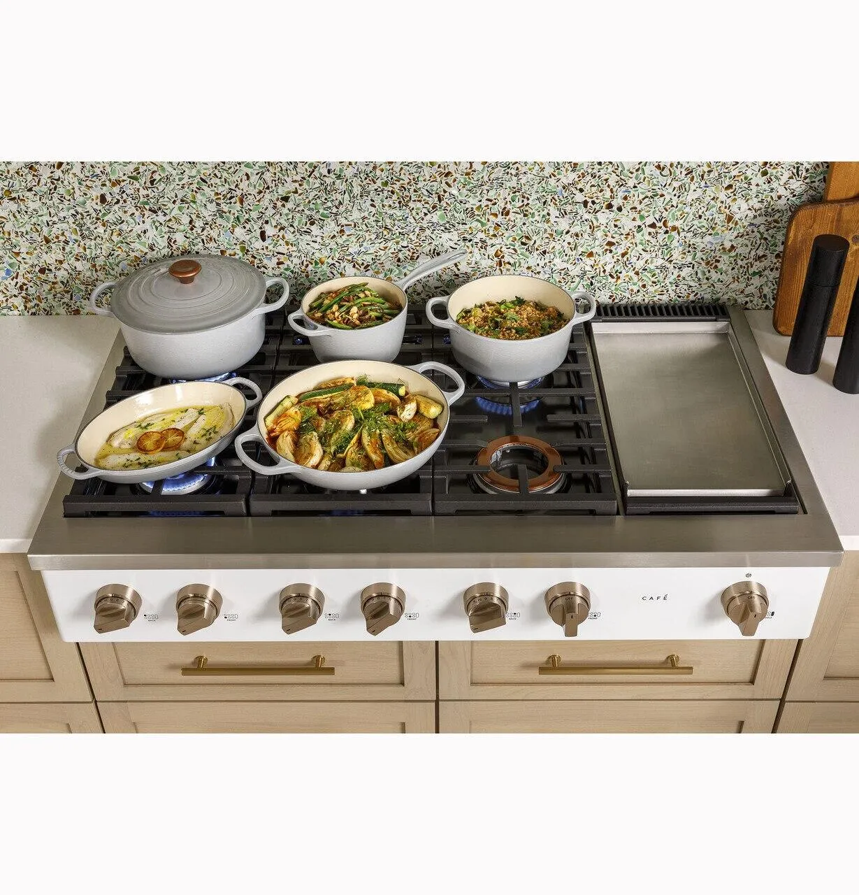 Cafe CGU486P4TW2 Caf&#8482; 48 Commercial-Style Gas Rangetop With 6 Burners And Integrated Griddle (Natural Gas)