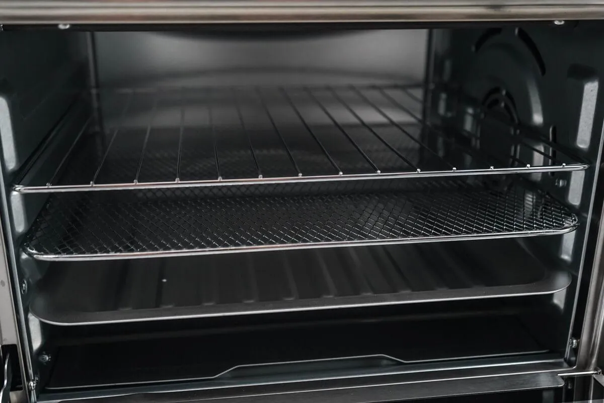 Danby DBTO0961ABSS Danby 0.9 Cu. Ft./25L Convection Toaster Oven With Air Fry Technology. Digital Lcd Display