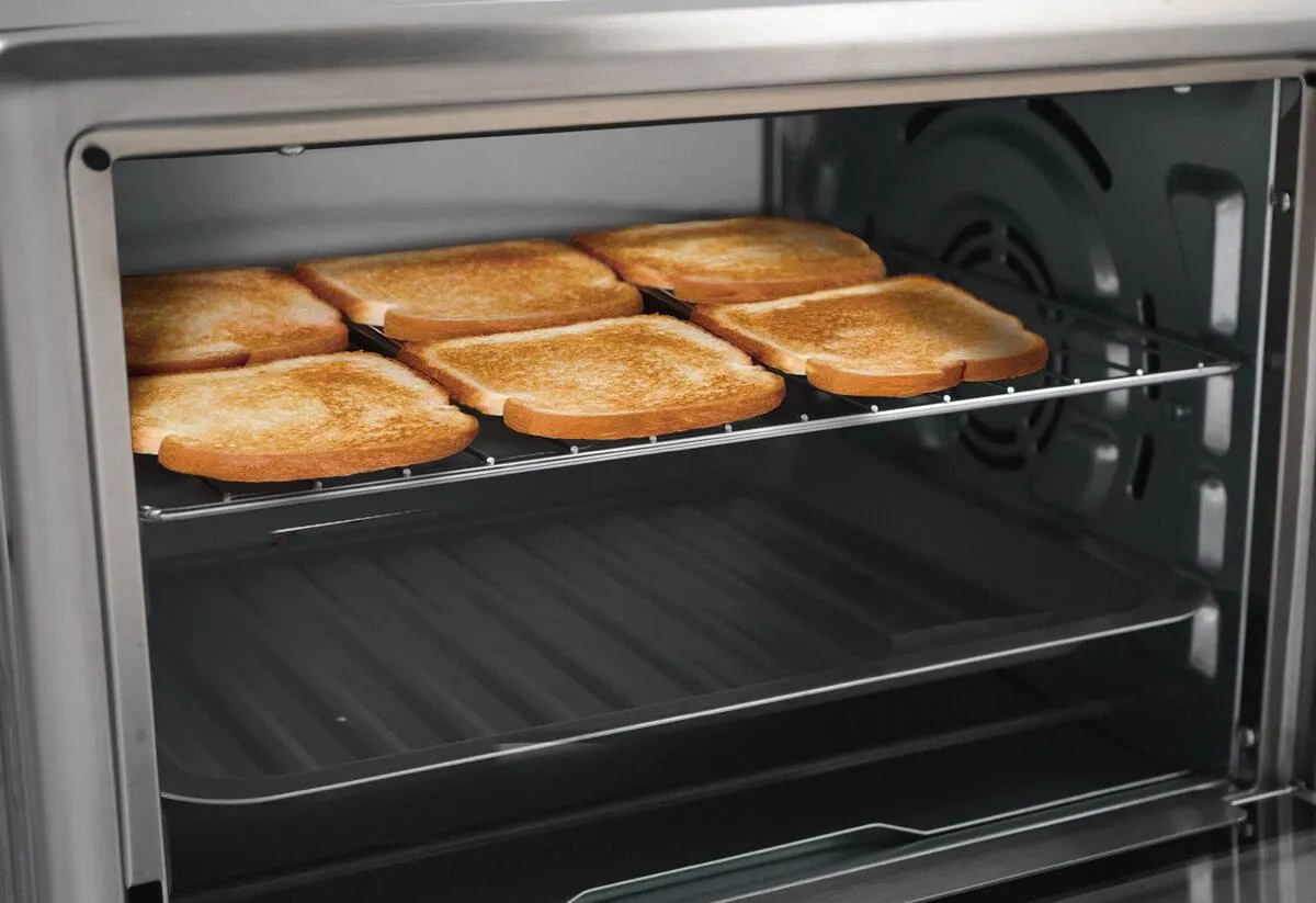 Danby DBTO0961ABSS Danby 0.9 Cu. Ft./25L Convection Toaster Oven With Air Fry Technology. Digital Lcd Display