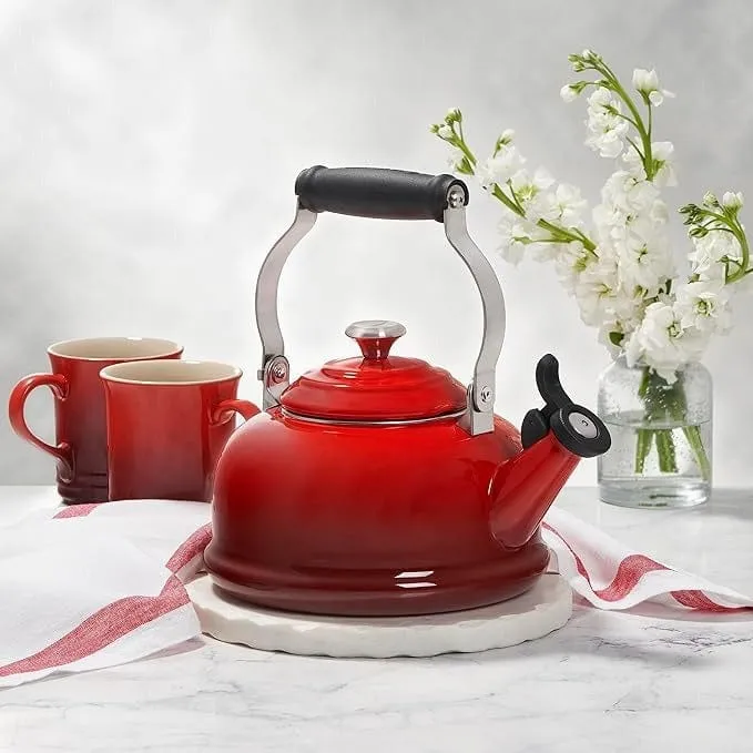 Le Creuset Whistling Kettle - 1.7 Quart - Stainless Steel Knob
