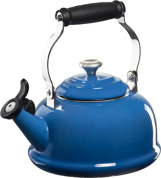 Le Creuset Whistling Kettle - 1.7 Quart - Stainless Steel Knob