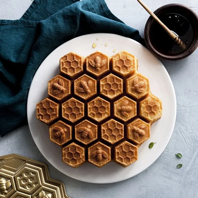 Nordic Ware Honeycomb Pull-Apart Pan