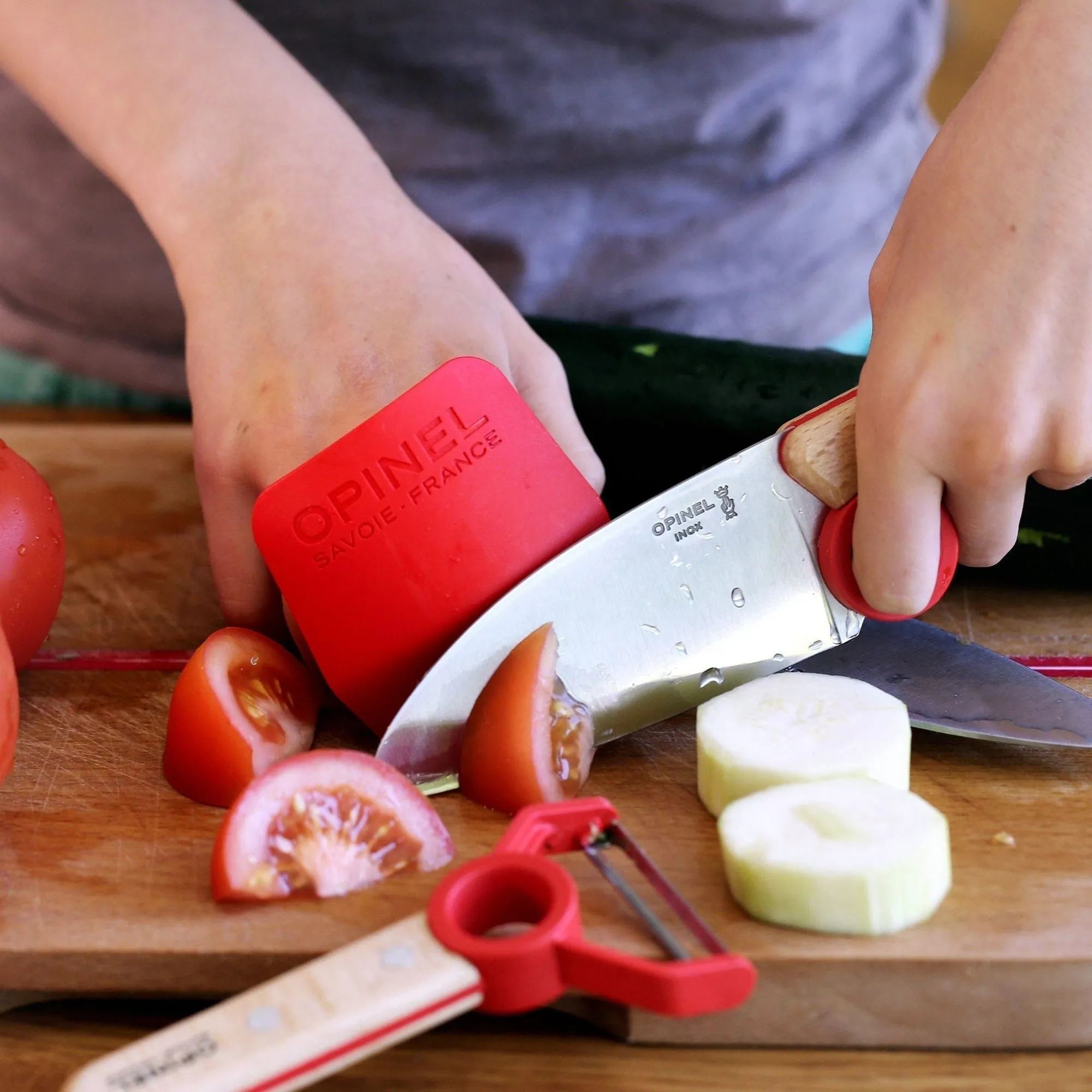 Opinel Le Petit Chef - 3 PieceSet (Knife. Peeler & Finger Guard) - Red