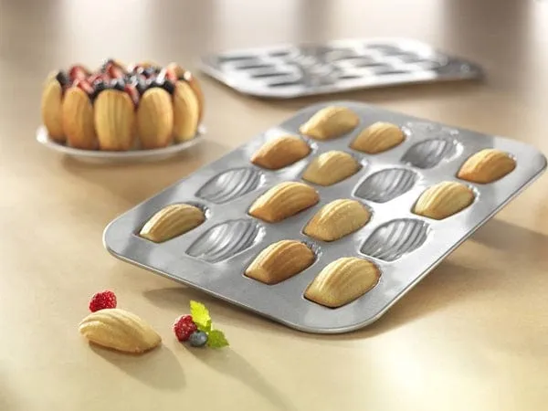 USA Pan 16-Well Madeleine Pan