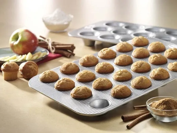 USA Pan 16-Well Madeleine Pan