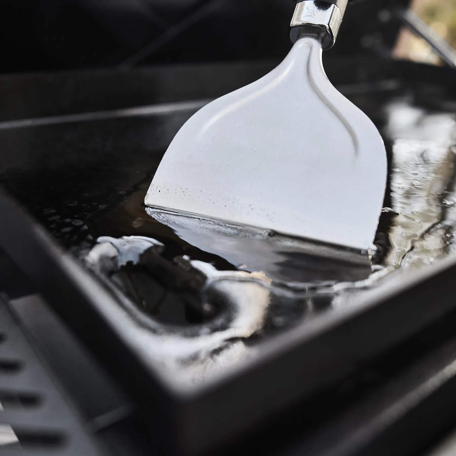 Weber 1501345 Slate 28 Rust-Resistant Griddle - Black